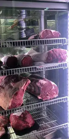 Espace vitrine boucherie charcuterie à Jurançon